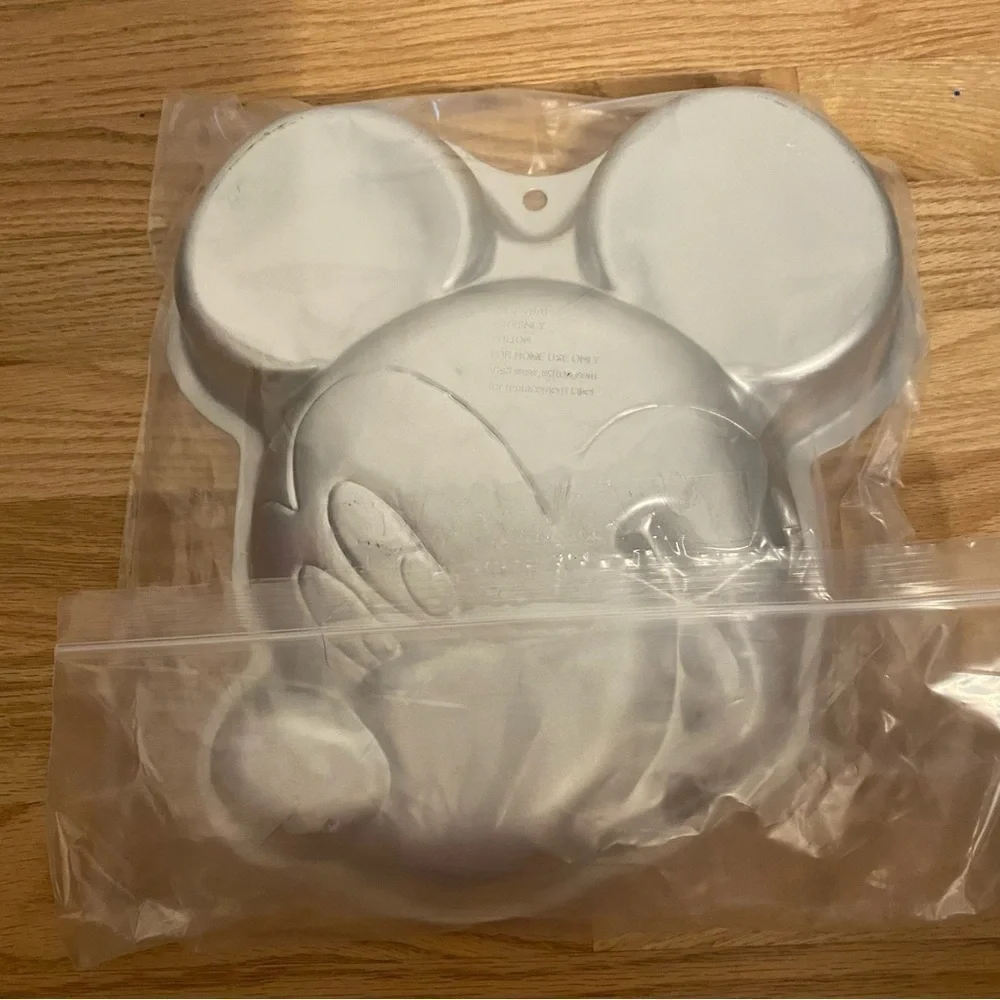 Mickey Mouse Metal Cake Pan Disney NEW Wilton Birthday Special Occasion Silver